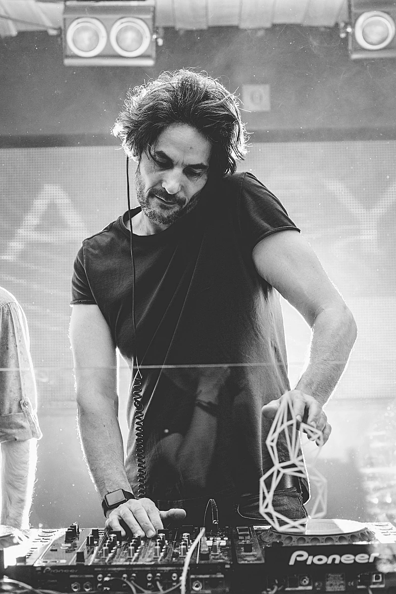 DISCOBAR SESSIONS FEATURING VINCENT CHICHA &amp; FRIENDS