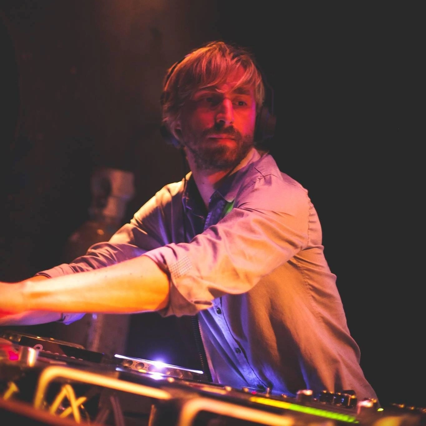 DJ Live Act - Leo Cruz