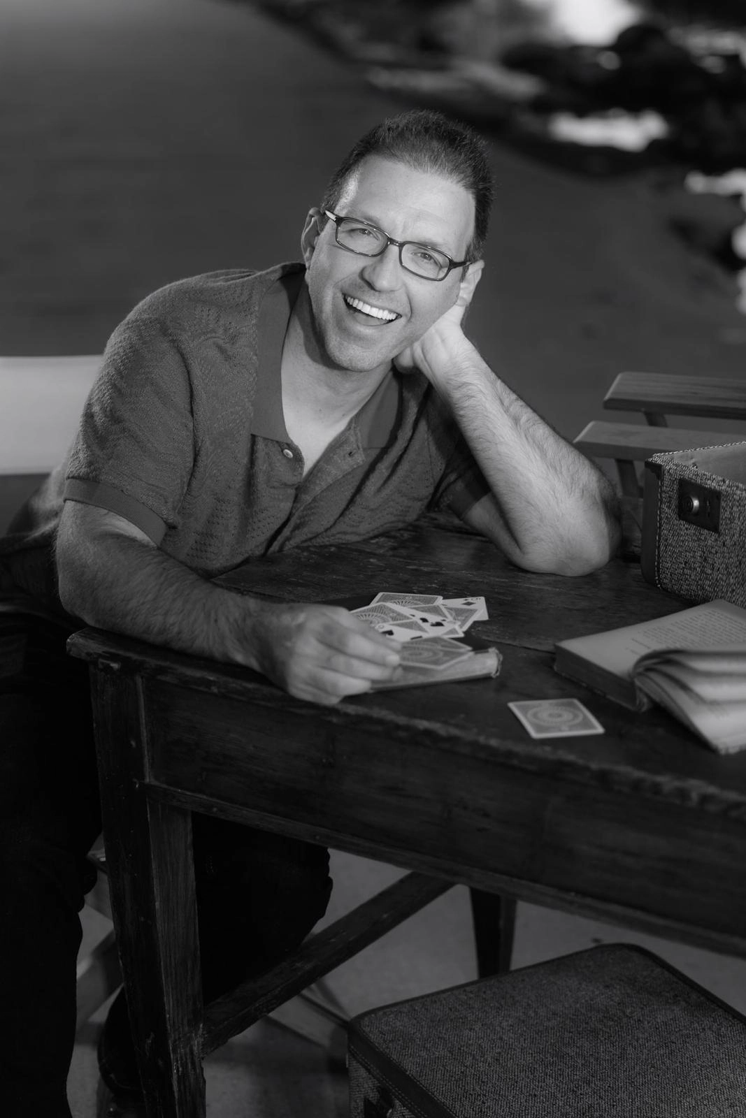 Dinner-Show White Card by H&eacute;lder Guimar&atilde;es