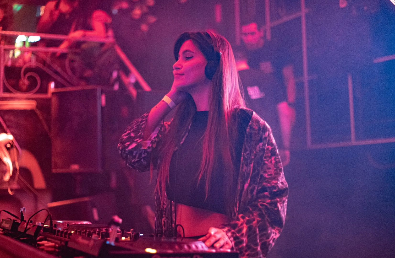 DJ Live Act with Sara Ara&uacute;jo