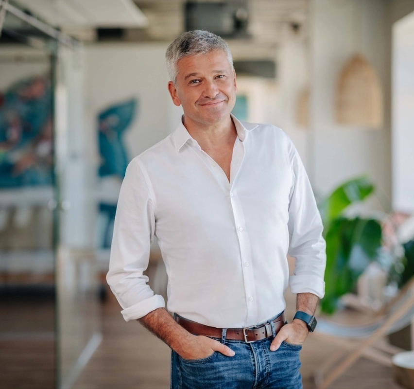 Lunch & Talk - Is Luxury Analog or Digital? with Pedro Janela
