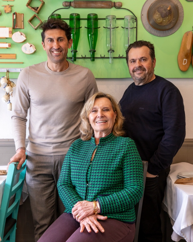 Tia Alice Takes Over JNcQUOI Avenida